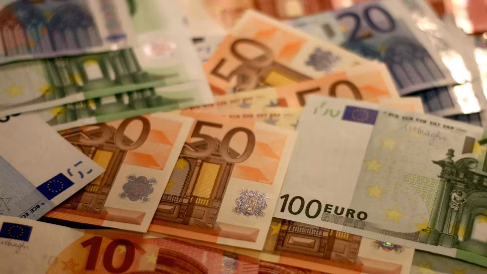 Furt de peste 200.000 de euro. Un român și-a însușit bani de la localul în care lucra