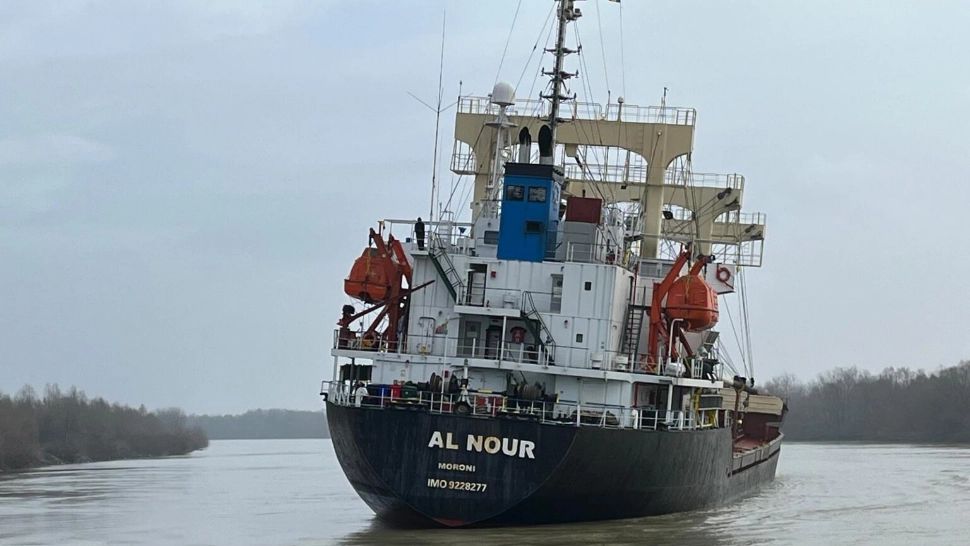 Alertă în Delta Dunării, după ce o navă încărcată cu peste 6.000 de tone de soia a eșuat pe Canalul Sulina - FOTO/VIDEO