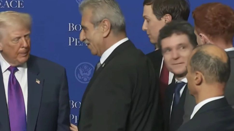 Nicușor Dan, pus la punct de Secret Service la Consiliul pentru Pace - VIDEO