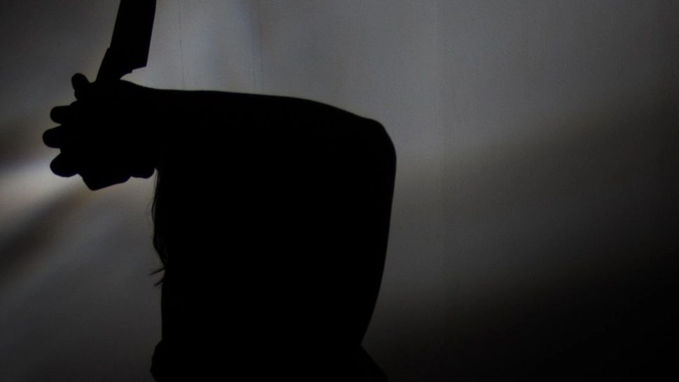 O femeie și-a înjunghiat soțul care înjura în timp ce privea meciul Atalanta-Napoli. A crezut că insultele sunt despre ea