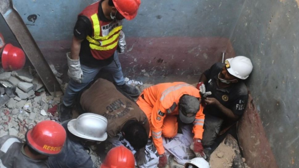 Explozie devastatoare într-un bloc din Pakistan: cel puțin 16 morți după prăbușirea clădirii