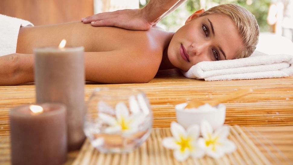 Tânără desfigurată într-un SPA din Brașov cere despăgubiri de 4,5 milioane de euro