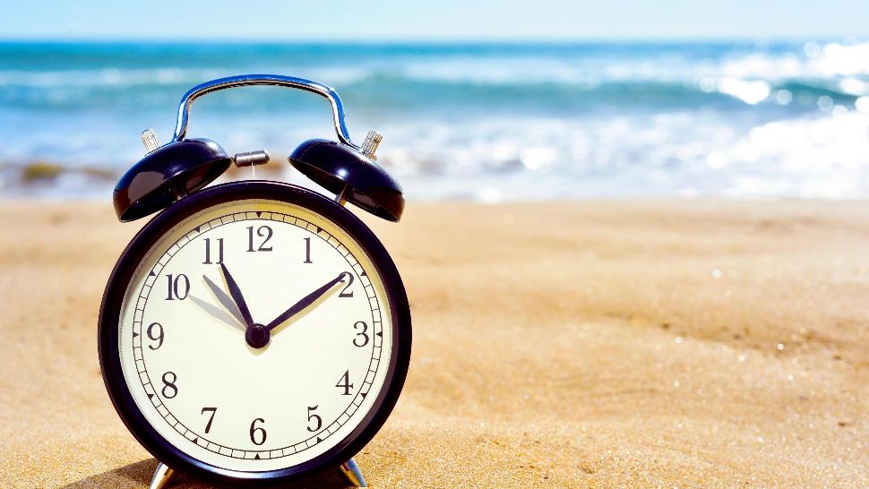 România se pregătește să treacă la ora de vară: când se dau ceasurile înainte