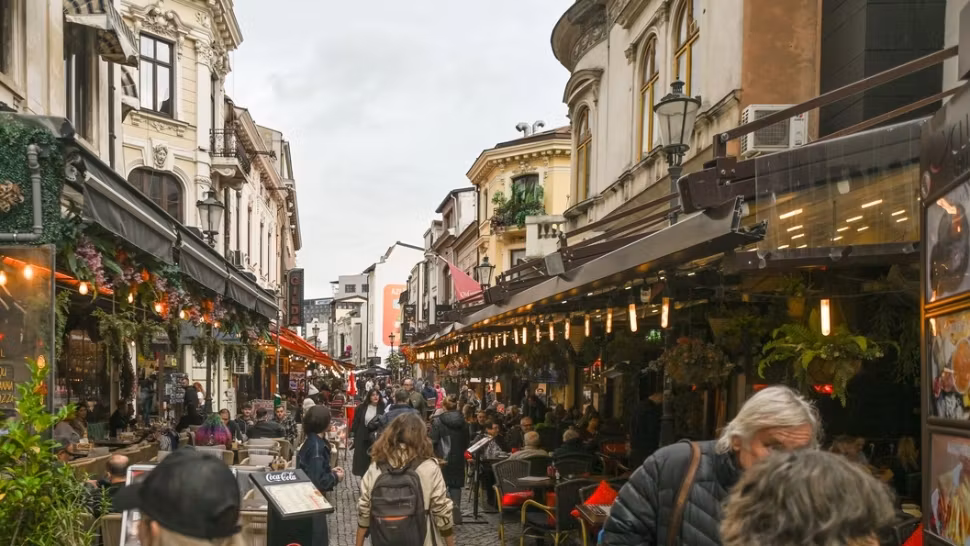 Cetățeanul turc care a tras șase focuri de armă pe terasa unui club din Centrul Vechi a fost trimis în judecată