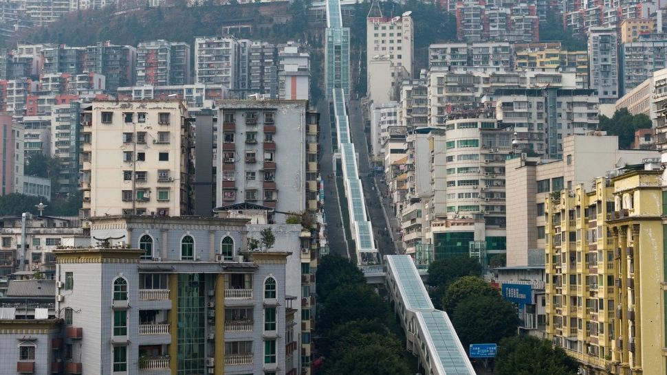 A fost inaugurată cea mai lungă scară rulantă din lume. Se întinde pe aproape un kilometru - VIDEO