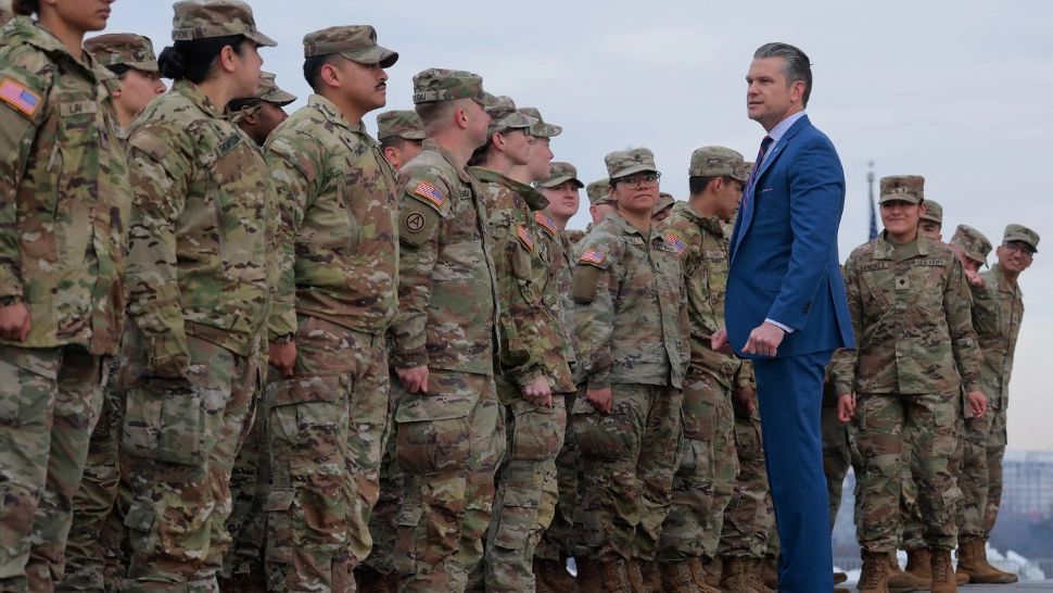 Începe retragerea trupelor americane din Europa și predarea ștafetei. SUA renunță la două comandamente în cadrul NATO