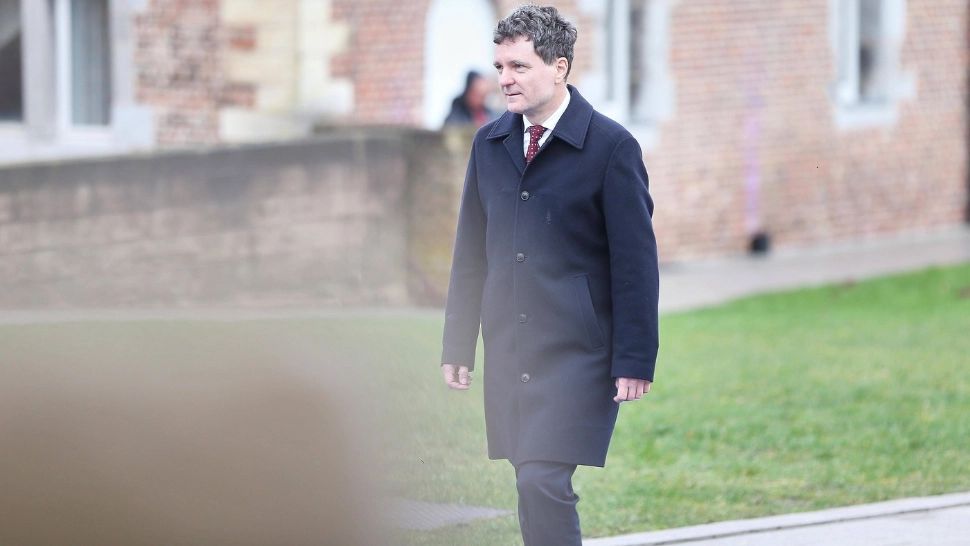 Stiliștii l-au luat în vizor pe Nicușor Dan, după gafele vestimentare din Belgia. Cu ce trebuie să înlocuiască paltonul murdar și pantalonii șifonați