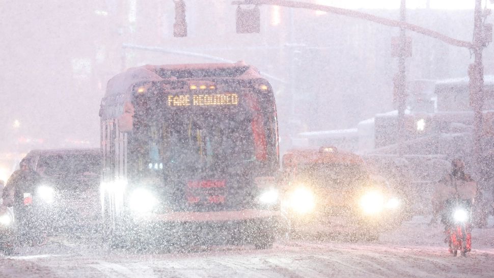 Furtună de zăpadă istorică în New York: circulație interzisă, școli închise și mii de zboruri anulate FOTO&VIDEO