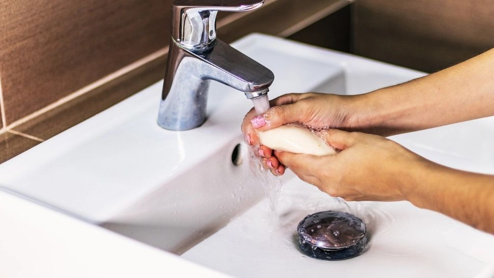 Anchete penale în Argeș: unități turistice din zona Vidraru, suspectate că au poluat pânza freatică