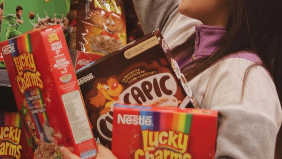 Noua regulă din magazinele românești: produsele vor afișa două termene diferite. Ce trebuie să știe consumatorii