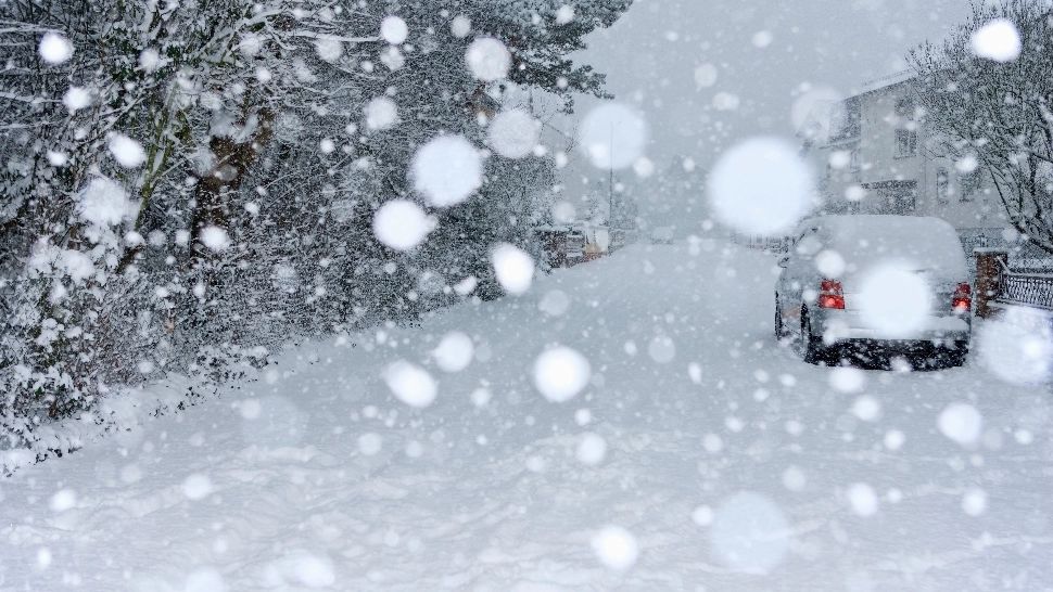 Trafic în condiții de iarnă pe mai multe autostrăzi și drumuri din țară: recomandările poliției pentru șoferi