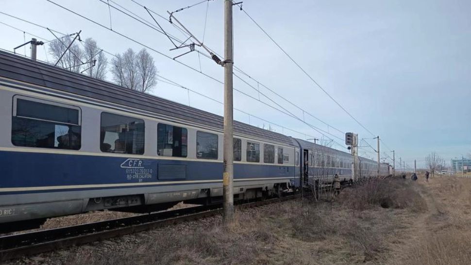 Pieton lovit mortal de un tren intercity, în municipiul Iași: bărbatul nu a mai avut nicio șansă