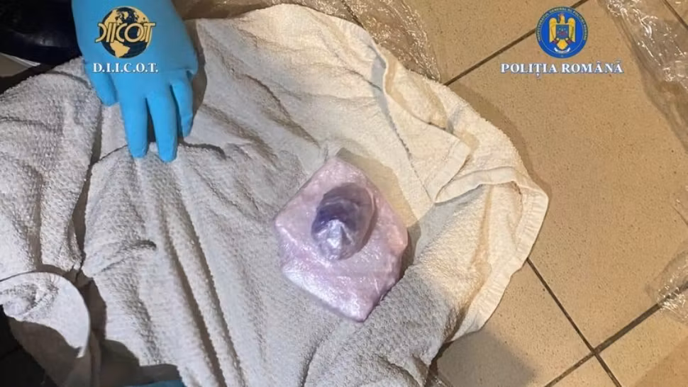 Cocaină adusă din Spania pentru cluburile din București, confiscată de DIICOT. Patru suspecți, prinși în flagrant