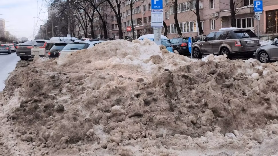 Ciprian Ciucu i-a pus, și astăzi, la punct pe primarii de sectoare pentru că nu au dat zăpada la o parte nici a doua zi după ninsori