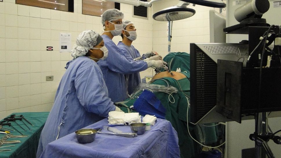 Percheziții la Timișoara într-un dosar de trafic de organe: doi suspecți, membri ai familiei Cîrpaci, ar fi forțat un bărbat să-și doneze un rinichi în Germania