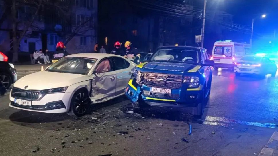 Accident rutier în Suceava: autospecială de poliție implicată în coliziune cu o mașină