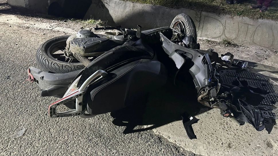 Tânăr fără permis, mort într-un accident cu un moped neînmatriculat. O fată de 19 ani a ajuns la spital, în Galați