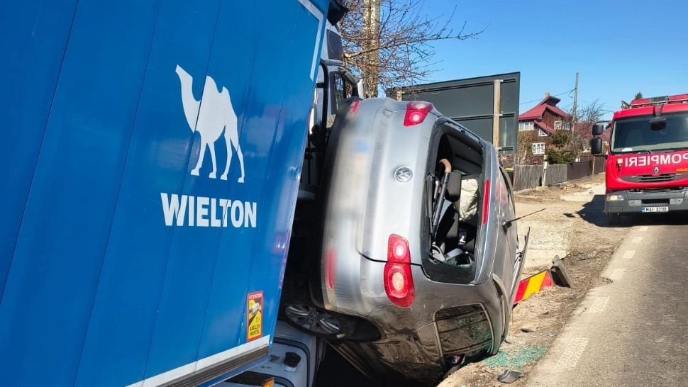 Accident rutier grav în județul Suceava: două persoane transportate la spital, între care și o tânără însărcinată