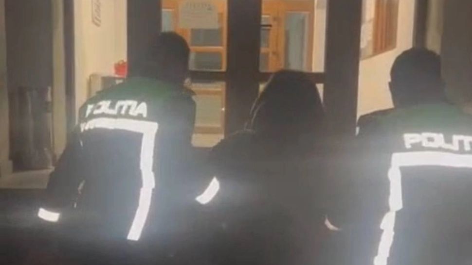 Tânăr - reținut după ce a furat bijuterii și ceasuri de peste 124.000 de lei de la vecina sa