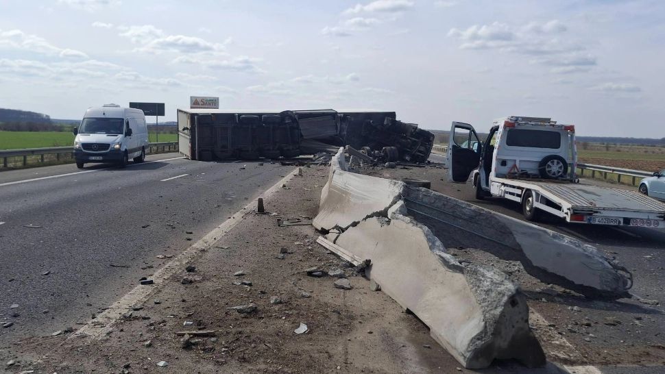 Accident grav cu un TIR răsturnat pe A3 București – Ploiești, la km 35. Trafic restricționat pe ambele sensuri - FOTO