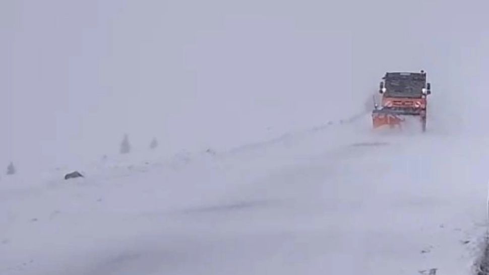 Ninsori puternice în mai multe județe din România. Circulația rutieră a fost închisă în anumite zone