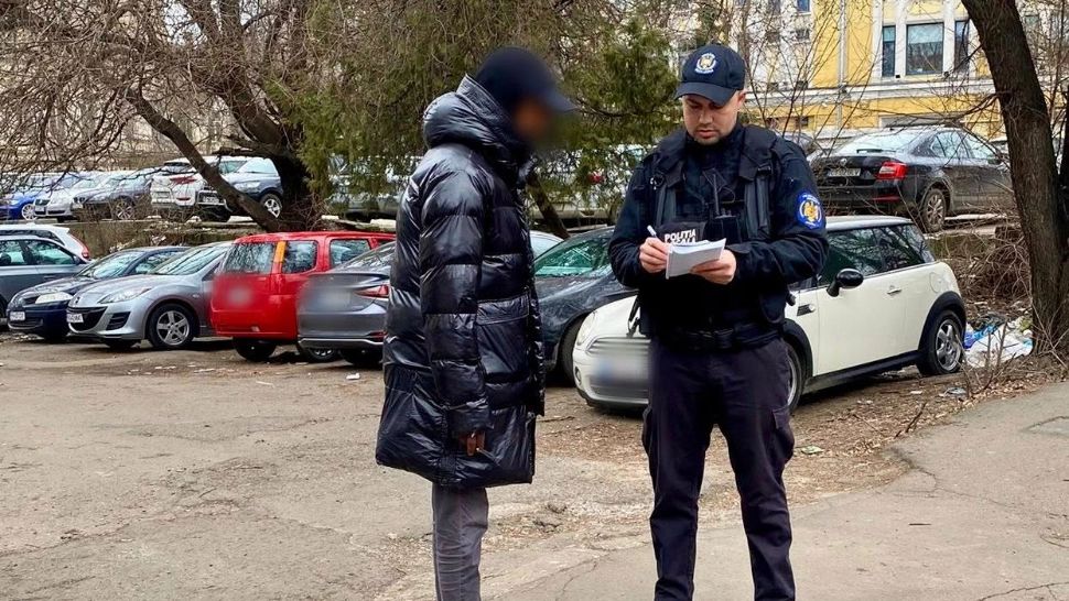 Poliția Locală București avertizează șoferii: „Nu le mai dați bani parcagiilor de ocazie!” Peste 100 de amenzi date în Capitală