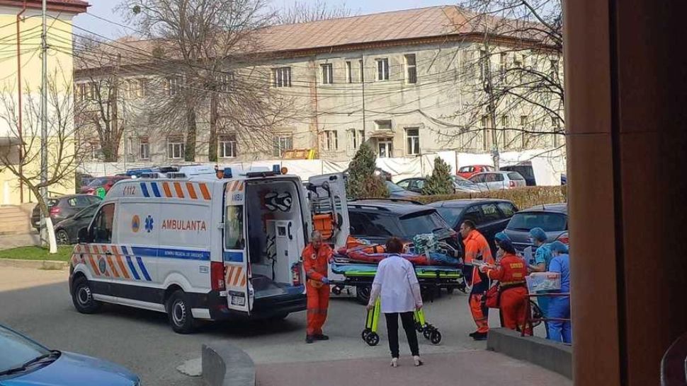 Bebelușul rănit în accidentul din Neamț, în stare critică: arsuri grave și traumatism cranian. Transfer de urgență la București