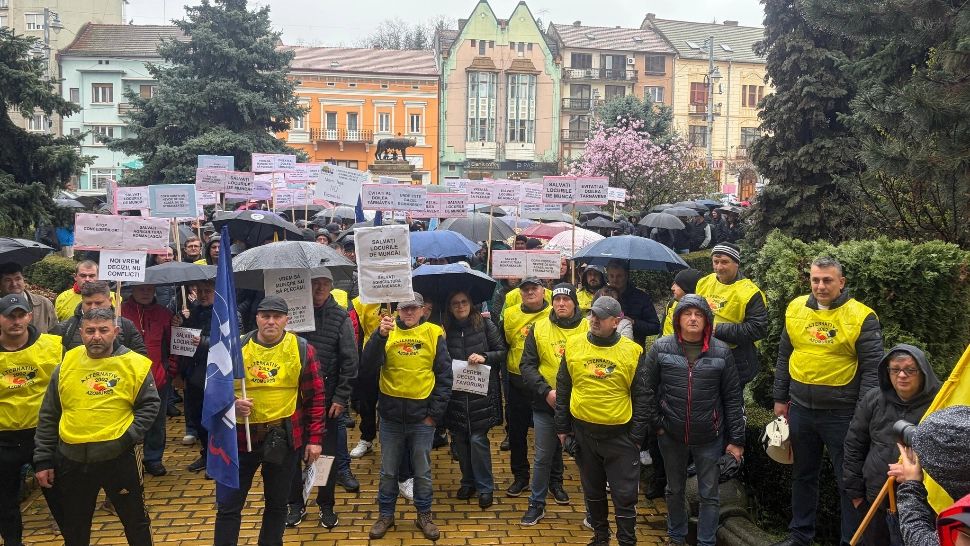 Protest de amploare pentru salvarea combinatului Azomureș. Dacă nu se găsește o soluție, peste 2.000 de oameni vor rămâne pe drumuri – VIDEO