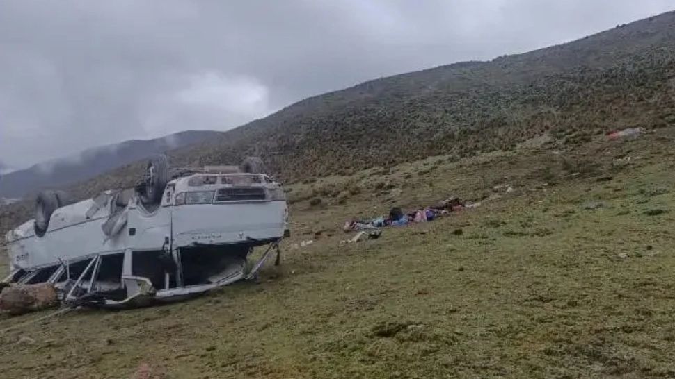 Accident grav în Peru: 9 morți și cel puțin 15 răniți după prăbușirea unui microbuz în Anzi