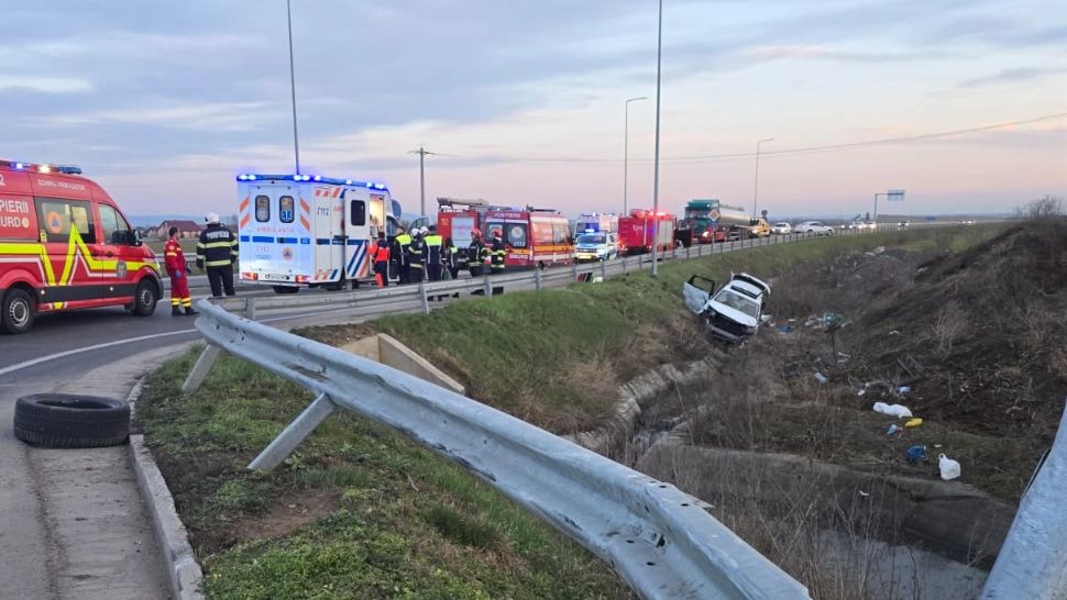 Accident teribil pe centura Satu Mare: un bărbat a murit și alți cinci oameni au fost răniți după ce s-au izbit de un stâlp