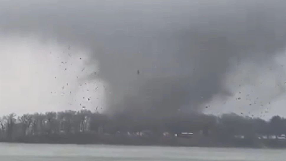 Prăpăd în SUA: cel puțin 8 morți după ce tornadele au măturat totul în cale. Tragedia unei mame și a fiicei sale, ucise de rafalele puternice