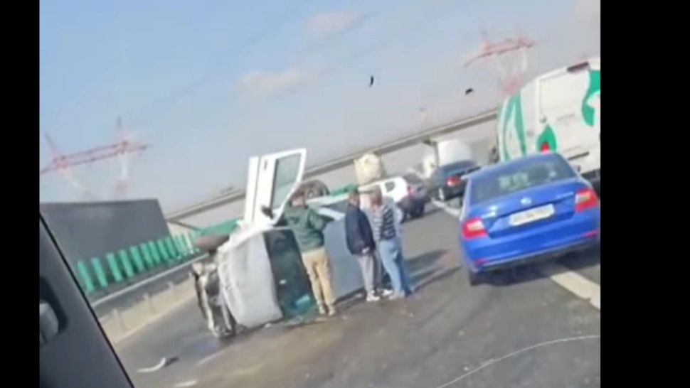 Accident pe Autostrada A0 – Centura București. O persoană a fost rănită după ce o mașină s-a răsturnat