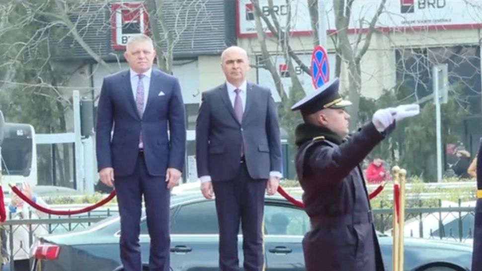 România și Slovacia își consolidează relațiile bilaterale: premierul Fico, primit cu onoruri militare la Palatul Victoria