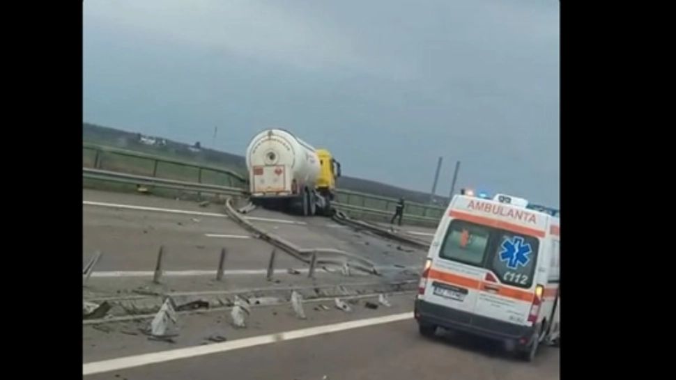 Autostrada A3, blocată complet după răsturnarea unei cisterne cu GPL. Șoferii redirecționați pe DN1 - VIDEO 