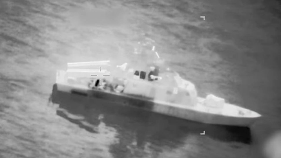 SUA publică imagini cu distrugerea navelor iraniene de minare în apropierea Strâmtorii Ormuz VIDEO