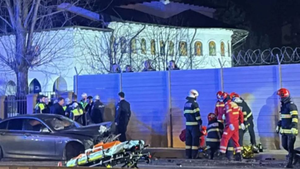 Tragedie în Pitești: un mort și mai mulți răniți după un accident teribil. Șoferul care a provocat haosul a fugit de la locul faptei