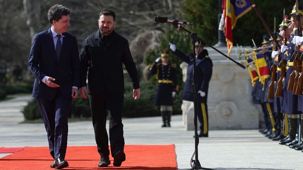 Nicușor Dan, noi gafe la vizita lui Zelenski. „Documentele secrete” și ajutorul șefei de la Protocol - VIDEO