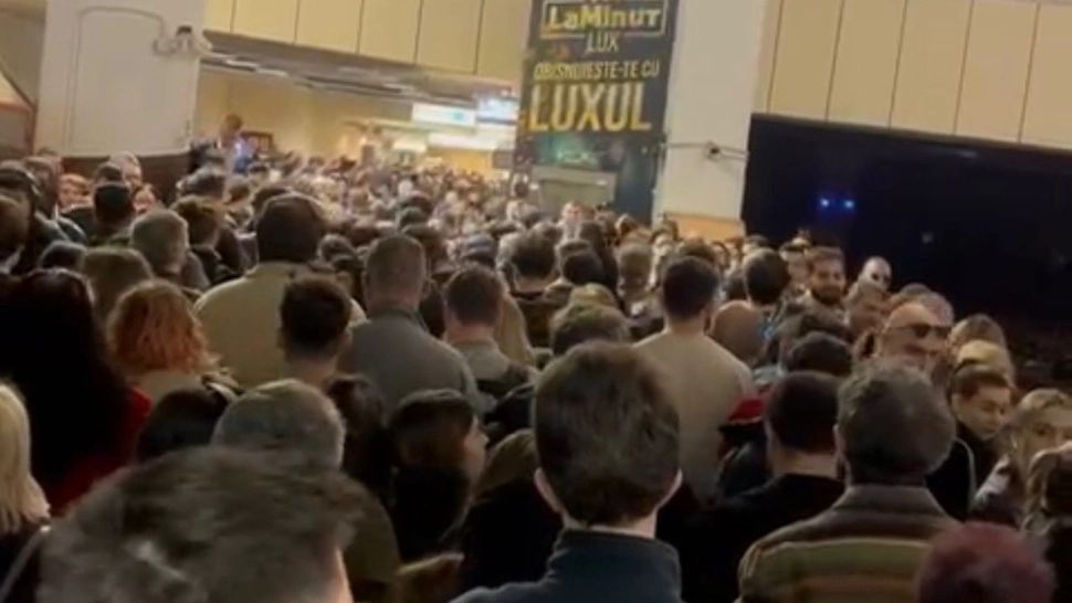 Probleme la metrou, miercuri dimineață: aglomerație uriașă la Piața Victoriei după retragerea unui tren de pe Magistrala 2 - VIDEO