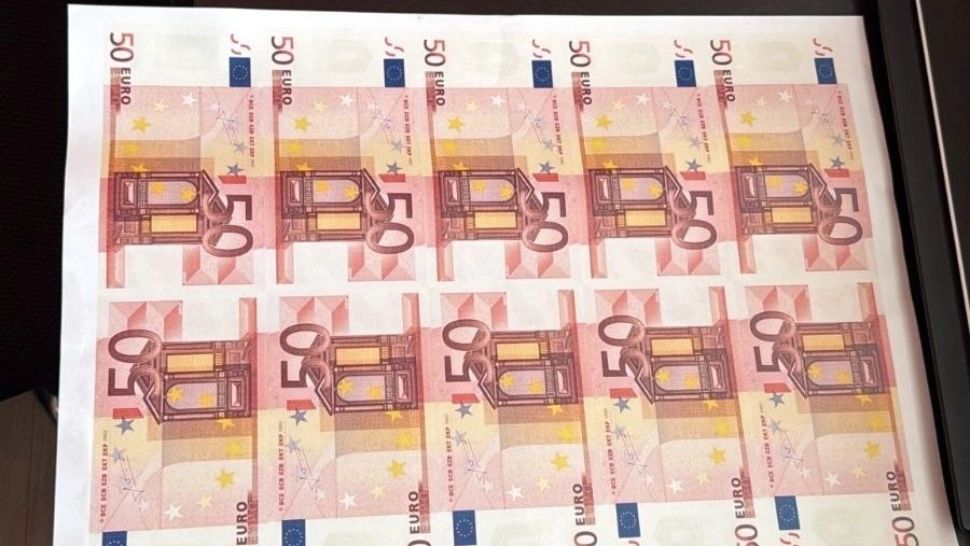 „Fabrica de bani” descoperită în Suceava: DIICOT și polițiștii BCCO fac percheziții în două județe într-un dosar de falsificare de monedă