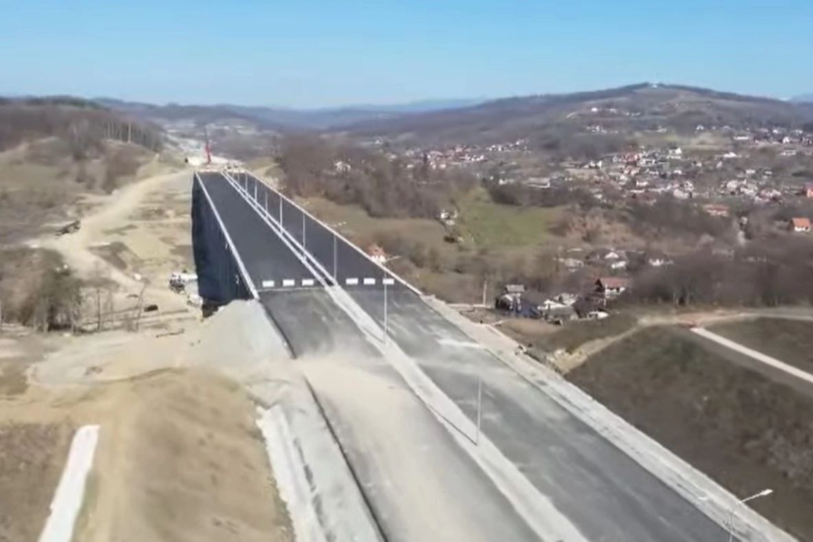 Guvernul Bolojan se mai împrumută de 500 de milioane de euro pentru Autostrada Sibiu-Pitești