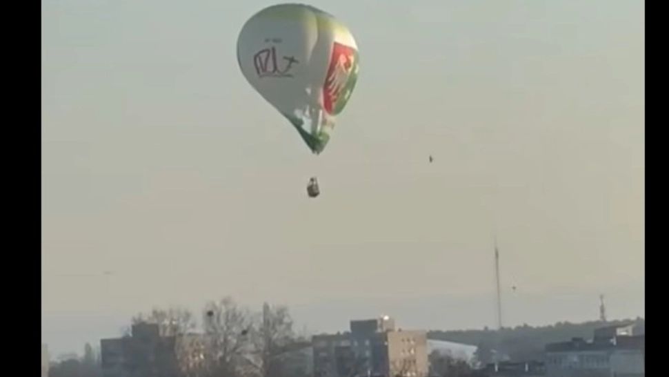 Tragedie în Polonia. Un balon cu aer cald s-a prăbușit peste un bloc. O femeie a murit, iar alte două sunt rănite VIDEO