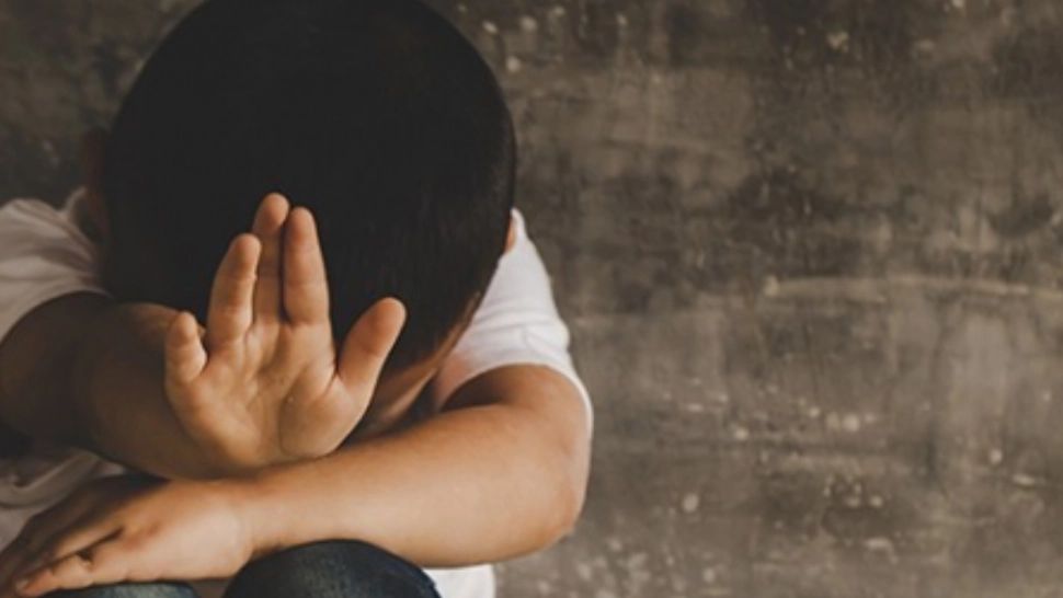 Incident șocant într-o școală din judeţul Dâmboviţa. Elev de clasa a VI-a, agresat de colegi mai mari