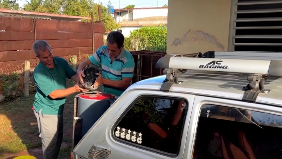 Mașina care funcționează cu cărbune, ideea ingenioasă a unui mecanic cubanez de a fenta sancțiunile americane - VIDEO