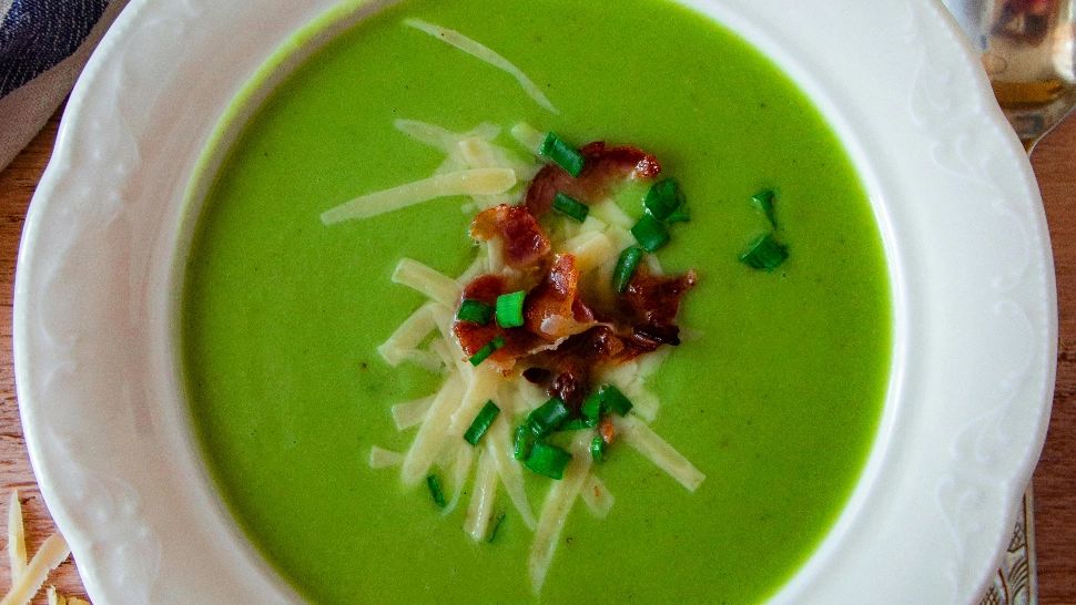 Cum să prepari CREMA DE URZICI, cea mai vitaminizantă mâncare de post, recomandată la începutul primăverii