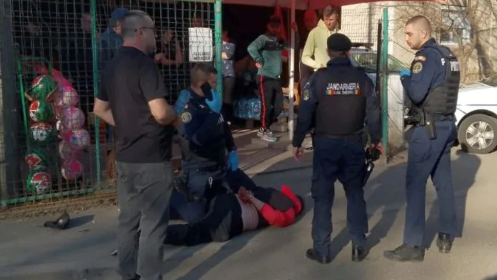 Crimă înfiorătoare în Timișoara chiar de 8 Martie: Un tânăr și-a ucis mama, apoi a ieșit în stradă să distrugă mașini