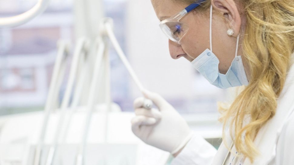 Alertă sanitară: meningita bacteriană face victime în rândul tinerilor. Semnele care pot salva vieți dacă sunt recunoscute la timp