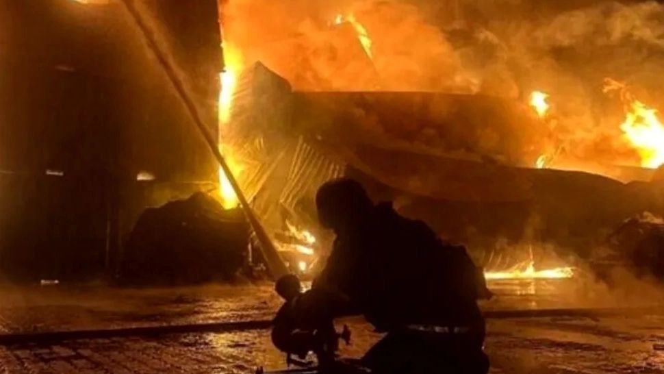 Incendiu devastator, duminică, la Gara Centrală din Glasgow. O clădire s-a prăbuşit parţial 