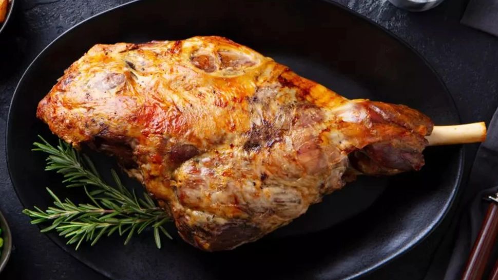 Condimentul pe care trebuie să îl eviți atunci când prepari friptură de miel. Îi dă un gust amar