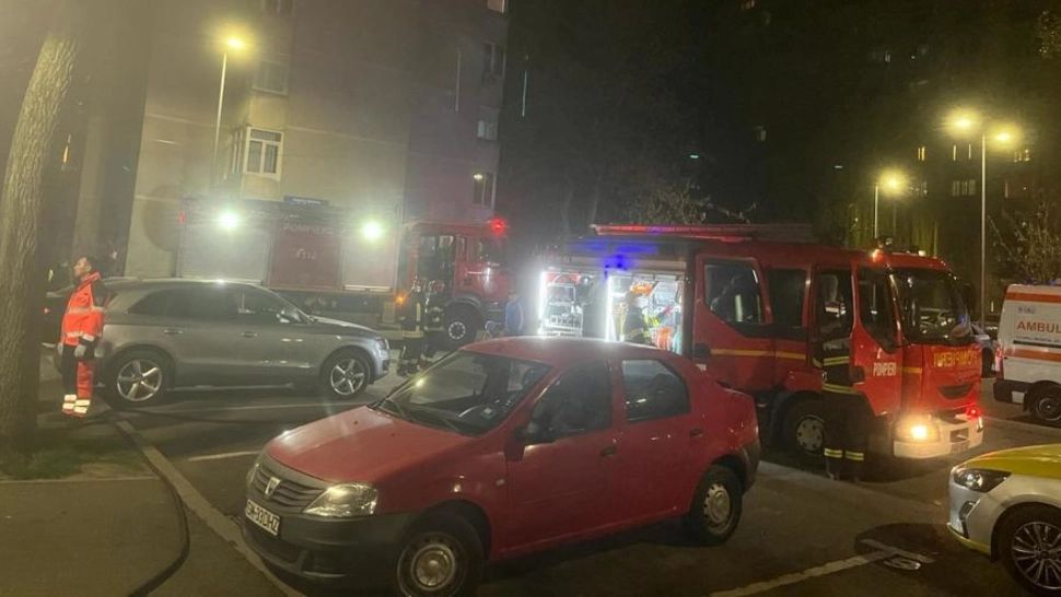 Panică într-un bloc din Satu Mare. 15 persoane au fost evacuate din cauza degajărilor de fum din subsol  