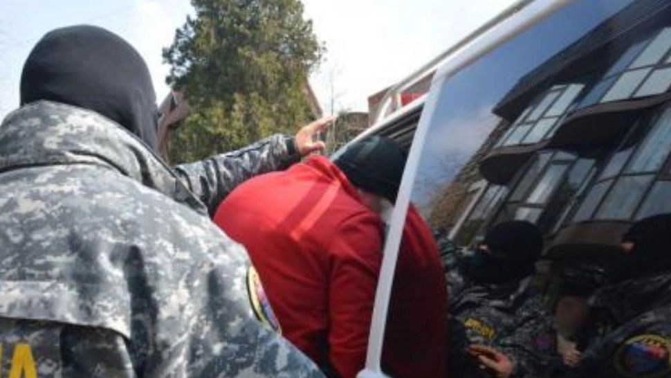 Descinderi DIICOT în Oradea: Zeci de percheziții într-un dosar de trafic de droguri în licee de elită